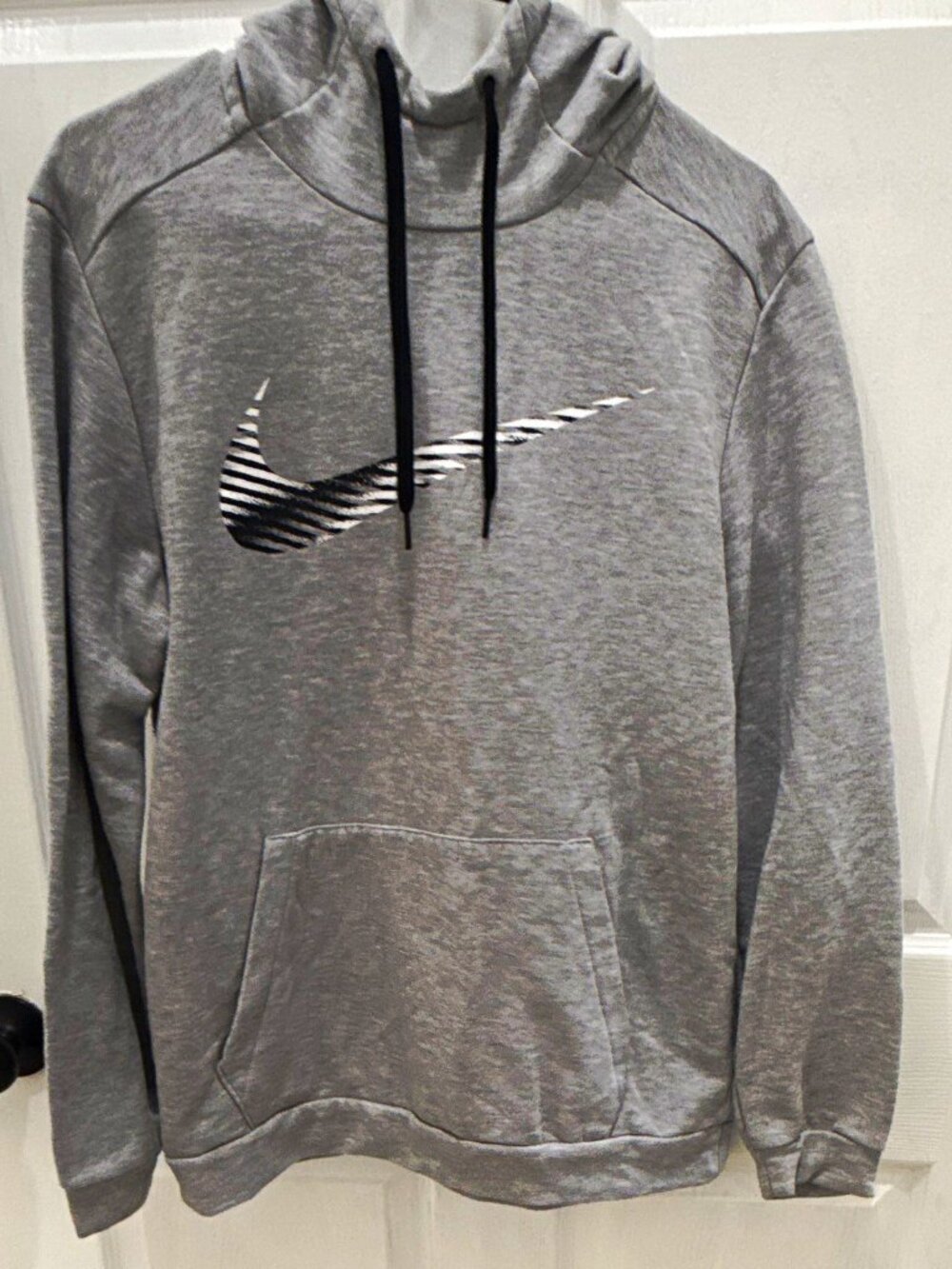 Nike Dri-FIT Men's M Gray Solid Pullover Hooded Hoodie Pockets Logo